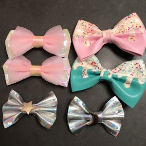 Lot of hot topic bows